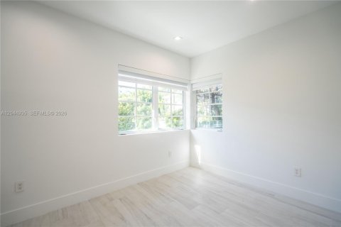 Propiedad comercial en venta en Miami Beach, Florida № 2179188 - foto 18