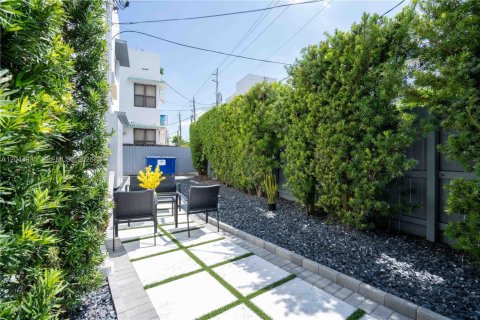 Propiedad comercial en venta en Miami Beach, Florida № 2179188 - foto 9