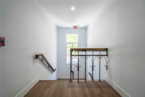 Propiedad comercial en venta en Miami Beach, Florida № 2179188 - foto 8