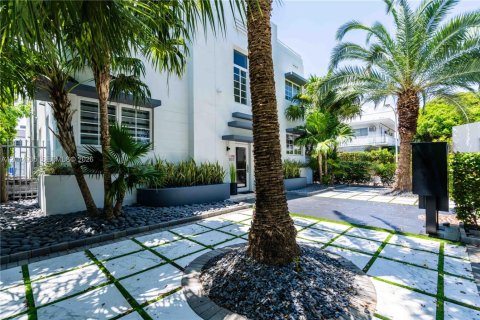 Propiedad comercial en venta en Miami Beach, Florida № 2179188 - foto 4