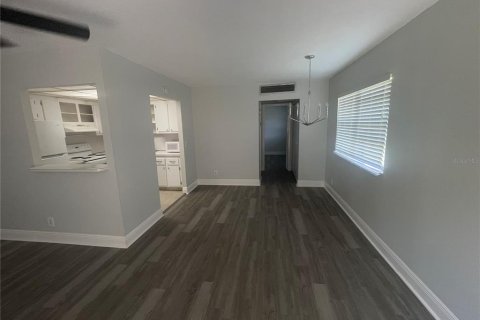 Condo in Sun City Center, Florida, 1 bedroom  № 2207016 - photo 5