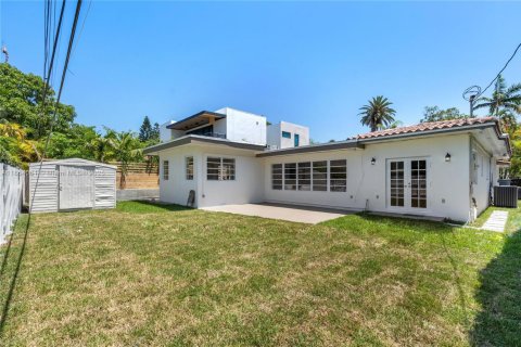 House in Miami Beach, Florida 5 bedrooms, 276.57 sq.m. № 1893047 - photo 27