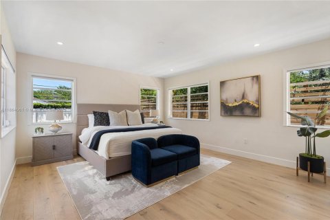 House in Miami Beach, Florida 5 bedrooms, 276.57 sq.m. № 1893047 - photo 6