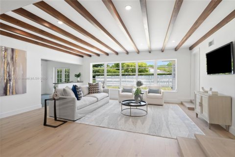 House in Miami Beach, Florida 5 bedrooms, 276.57 sq.m. № 1893047 - photo 3