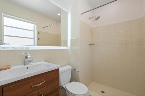 House in Miami Beach, Florida 5 bedrooms, 276.57 sq.m. № 1893047 - photo 25