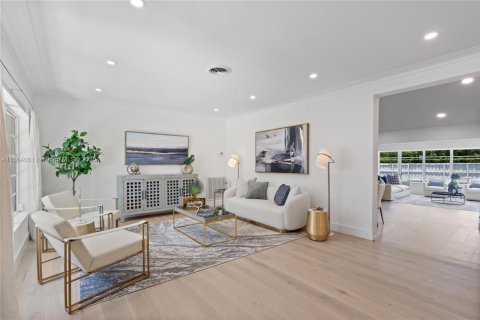 House in Miami Beach, Florida 5 bedrooms, 276.57 sq.m. № 1893047 - photo 5