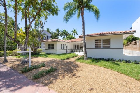 House in Miami Beach, Florida 5 bedrooms, 276.57 sq.m. № 1893047 - photo 26