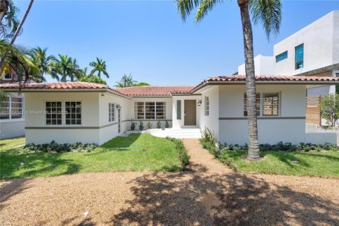 House in Miami Beach, Florida 5 bedrooms, 276.57 sq.m. № 1893047 - photo 2