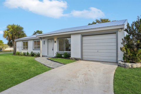 Купить виллу или дом в Порт-Сент-Луси, Флорида 3 спальни, 109.25м2, № 1999679 - фото 2