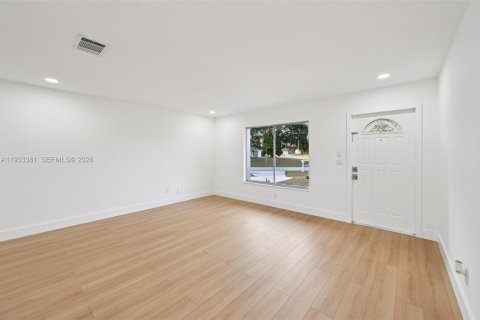 Купить виллу или дом в Порт-Сент-Луси, Флорида 3 спальни, 109.25м2, № 1999679 - фото 6