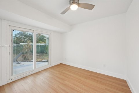 Купить виллу или дом в Порт-Сент-Луси, Флорида 3 спальни, 109.25м2, № 1999679 - фото 14