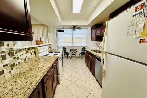 Condo in Aventura, Florida, 2 bedrooms № 2152664 - photo 25