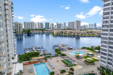 Condo in Aventura, Florida, 2 bedrooms № 2152664 - photo 9