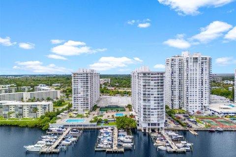 Condo in Aventura, Florida, 2 bedrooms № 2152664 - photo 12