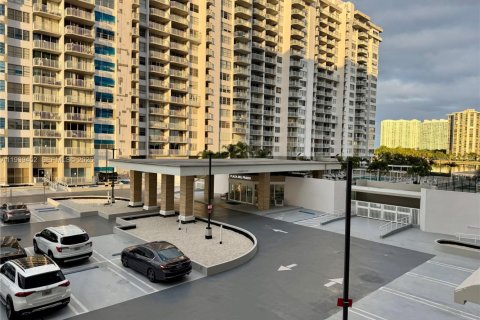 Condo in Aventura, Florida, 2 bedrooms № 2152664 - photo 17