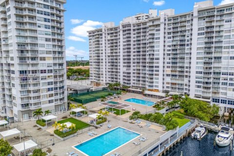Condo in Aventura, Florida, 2 bedrooms № 2152664 - photo 7