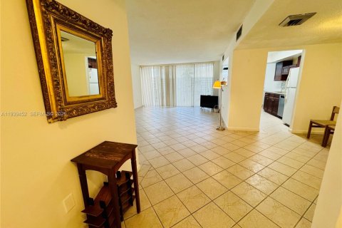 Condo in Aventura, Florida, 2 bedrooms № 2152664 - photo 19