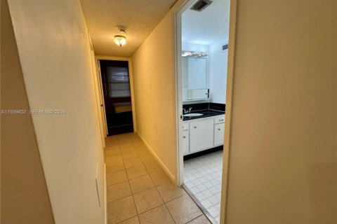 Condo in Aventura, Florida, 2 bedrooms № 2152664 - photo 29