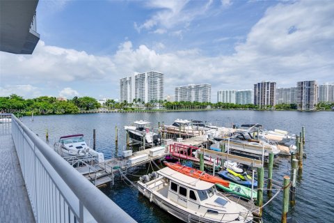 Condo in Aventura, Florida, 2 bedrooms № 2152664 - photo 15