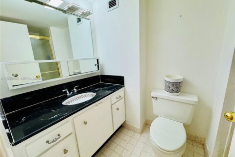 Condo in Aventura, Florida, 2 bedrooms № 2152664 - photo 30