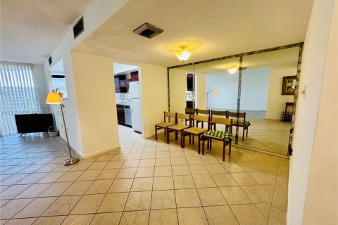 Condo in Aventura, Florida, 2 bedrooms № 2152664 - photo 20