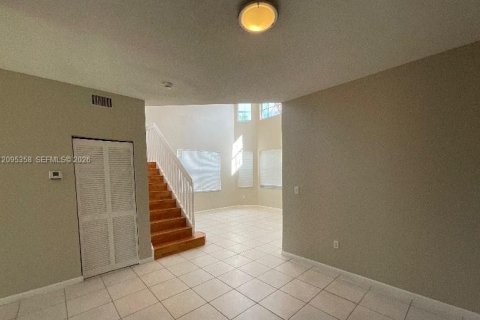House in Pembroke Pines, Florida 4 bedrooms, 191.1 sq.m. № 2384777 - photo 2