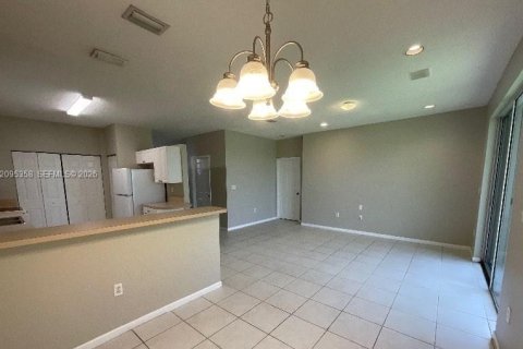 House in Pembroke Pines, Florida 4 bedrooms, 191.1 sq.m. № 2384777 - photo 4