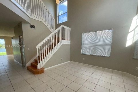 House in Pembroke Pines, Florida 4 bedrooms, 191.1 sq.m. № 2384777 - photo 5