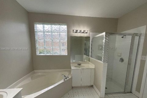 House in Pembroke Pines, Florida 4 bedrooms, 191.1 sq.m. № 2384777 - photo 12