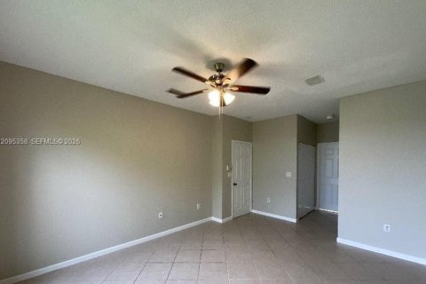 House in Pembroke Pines, Florida 4 bedrooms, 191.1 sq.m. № 2384777 - photo 11