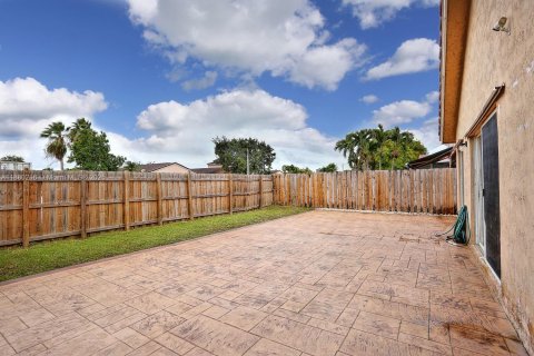 Casa en alquiler en Miami, Florida, 3 dormitorios, 127.18 m2 № 1929028 - foto 6