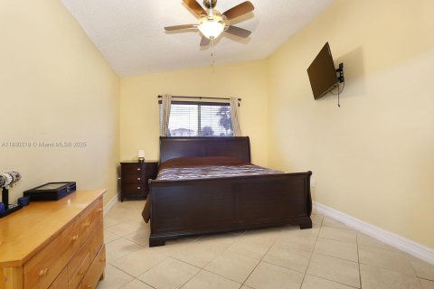 Casa en alquiler en Miami, Florida, 3 dormitorios, 127.18 m2 № 1929028 - foto 19