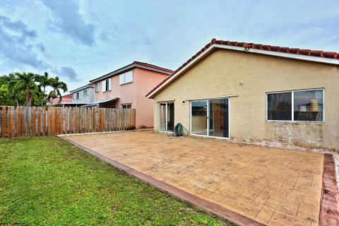 Casa en alquiler en Miami, Florida, 3 dormitorios, 127.18 m2 № 1929028 - foto 7
