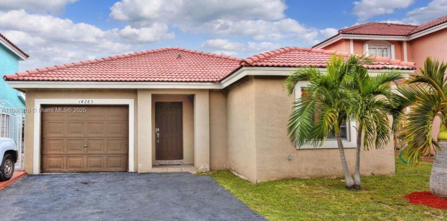 Casa en Miami, Florida 3 dormitorios, 127.18 m2 № 1929028