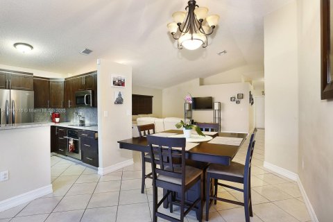 Casa en alquiler en Miami, Florida, 3 dormitorios, 127.18 m2 № 1929028 - foto 14