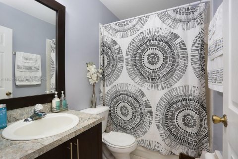 Casa en alquiler en Miami, Florida, 3 dormitorios, 127.18 m2 № 1929028 - foto 5