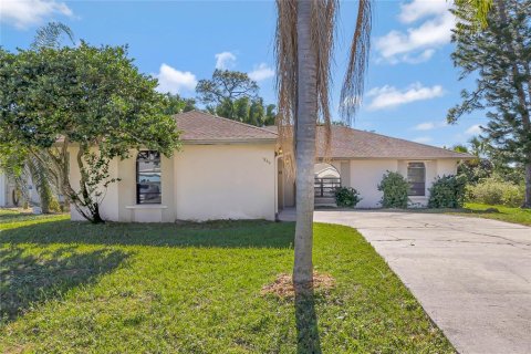 House in Palm Bay, Florida 3 bedrooms, 137.12 sq.m. № 1768014 - photo 2