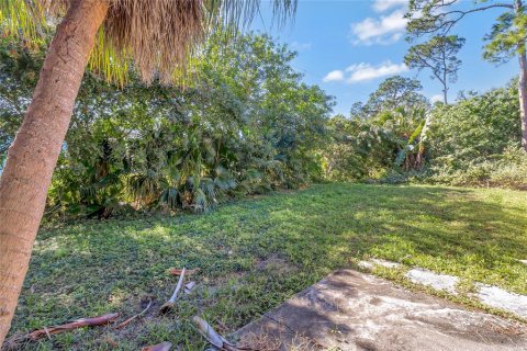 House in Palm Bay, Florida 3 bedrooms, 137.12 sq.m. № 1768014 - photo 24