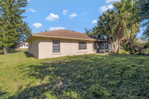 House in Palm Bay, Florida 3 bedrooms, 137.12 sq.m. № 1768014 - photo 25