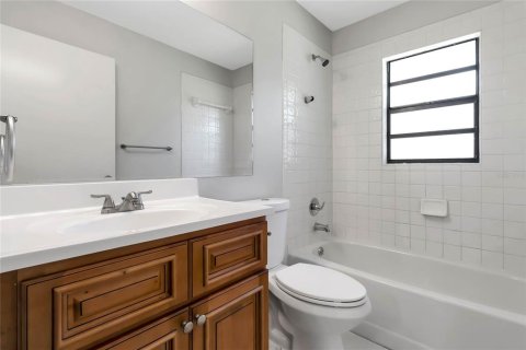 House in Palm Bay, Florida 3 bedrooms, 137.12 sq.m. № 1768014 - photo 15