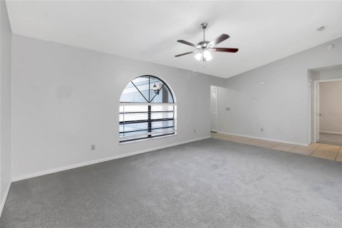 House in Palm Bay, Florida 3 bedrooms, 137.12 sq.m. № 1768014 - photo 4