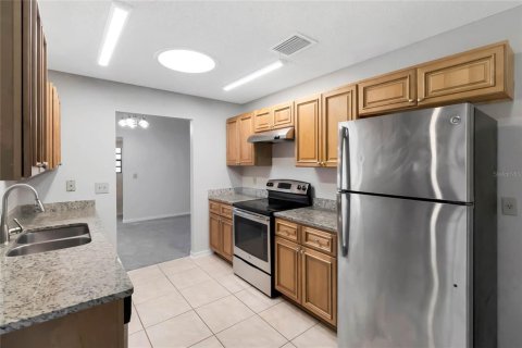 House in Palm Bay, Florida 3 bedrooms, 137.12 sq.m. № 1768014 - photo 10