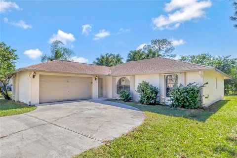 House in Palm Bay, Florida 3 bedrooms, 137.12 sq.m. № 1768014 - photo 1