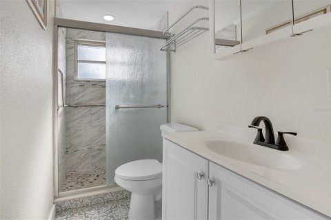 Commercial property in Saint Pete Beach, Florida 5 bedrooms, 200.3 sq.m. № 1613118 - photo 22