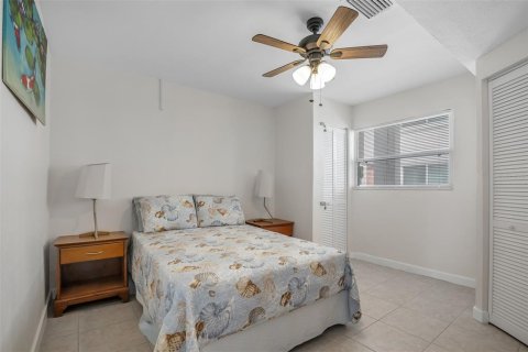 Commercial property in Saint Pete Beach, Florida 5 bedrooms, 200.3 sq.m. № 1613118 - photo 26