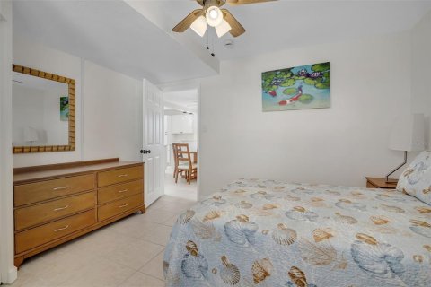Commercial property in Saint Pete Beach, Florida 5 bedrooms, 200.3 sq.m. № 1613118 - photo 27