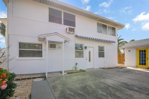 Commercial property in Saint Pete Beach, Florida 5 bedrooms, 200.3 sq.m. № 1613118 - photo 29