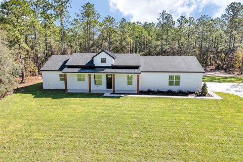 House in Dunnellon, Florida 3 bedrooms, 170.38 sq.m. № 2352302
