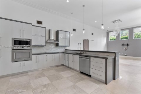 Casa en venta en Palmetto Bay, Florida, 4 dormitorios, 283.54 m2 № 2001671 - foto 13