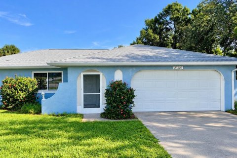 House in Port Charlotte, Florida 2 bedrooms, 110.93 sq.m. № 2363183